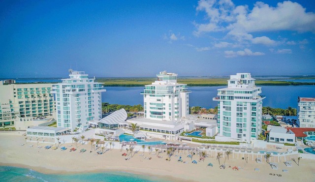 VRBO Premier Host – Beachfront – 11BR/9Bth – Penthouse Combo #3120