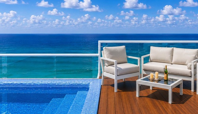 VRBO Premier Host – Private Pools - 6BR/5Bth – Beachfront – Penthouse Combo #204