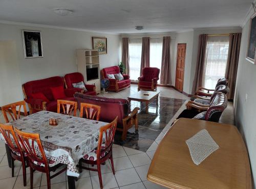 VSA SELF CATERING Accommodation Unit 2 entire house ,Sleeps 4-7