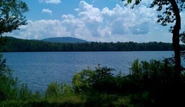 VT Lakefront Paradise on Pristine Lake Ninevah w/Secluded Beach & Mountain Views