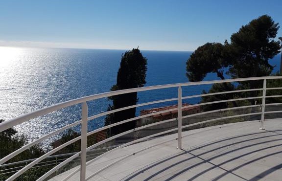 Vue mer.Tranquilité.Cap d'Ail à 10 mn de MONACO
