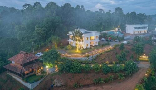 Vythiri Palace Wayanad Pool Resort - Mist Climate & India's First Apple Infinity Pool