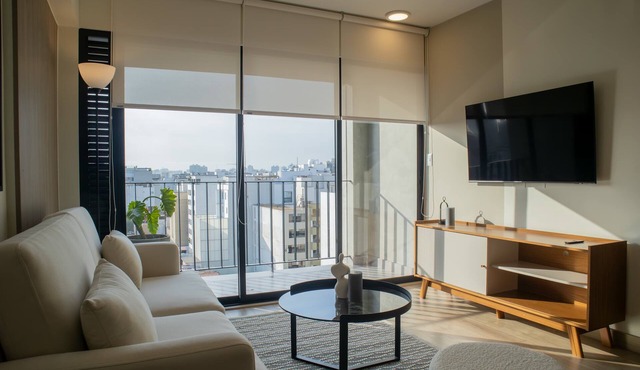 w Impressive 2BR With Balcony in Miraflores
