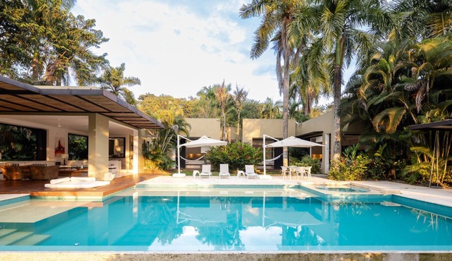w* | Splendid 5BR Villa at Mesa de Yeguas
