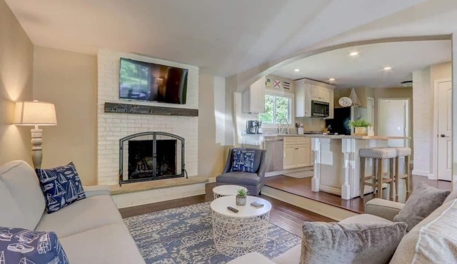 W172-Lannon · Charming Muskego House, Walk to Lake & Restaurants