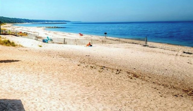Wading River Beach Studio | Steps to Shore, Sleeps 2