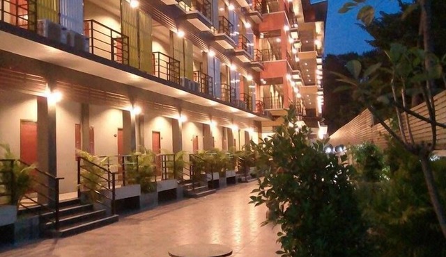 Waen Petch Place