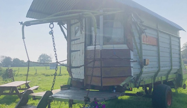 Wagon Hut for glamping