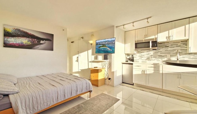 Waikiki beach cozy studio no resort fee