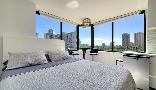 Waikiki beach modern studio No resort fee Best location
