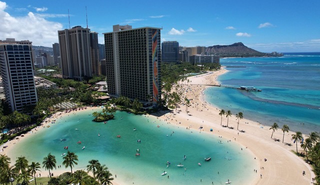 Waikiki Paradise - Steps to the Beach - Sleeps 5 + Free Parking - Full Amenities