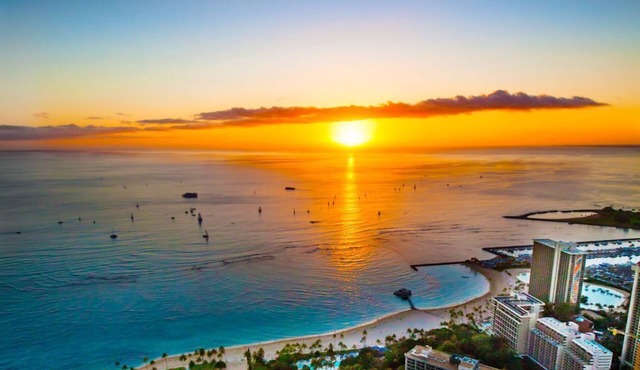 Waikiki Two story Penthouse 3 BR Hilton Hawaiian Village Lagoon Towers