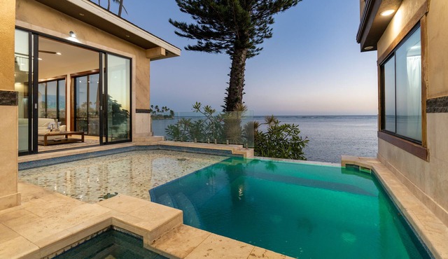 Wailupe Seaside Haven: Beachfront Luxury Home w/Pool & in City Proximity