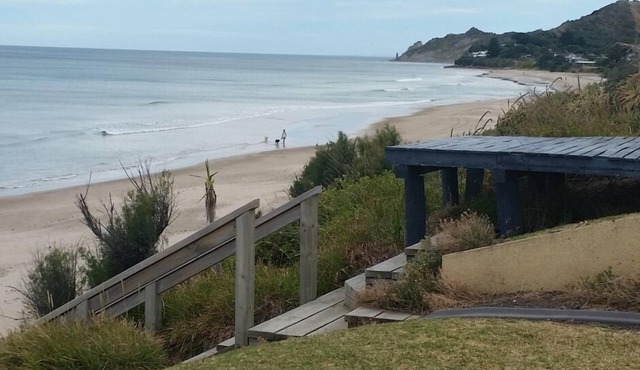 Wainui Absolute Beachfront Studio Unit