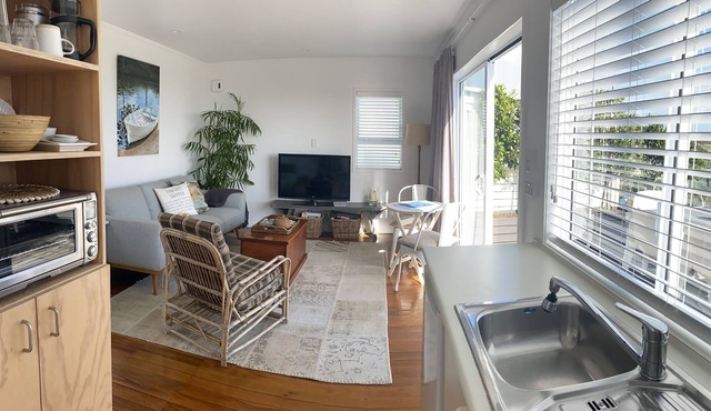 Waipu Cove Beach - BAREFOOT COTTAGE