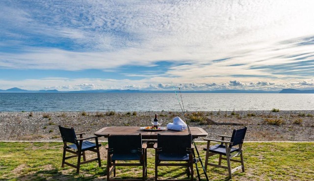 Waitahanui Lakefront Escape - Waitahanui Home