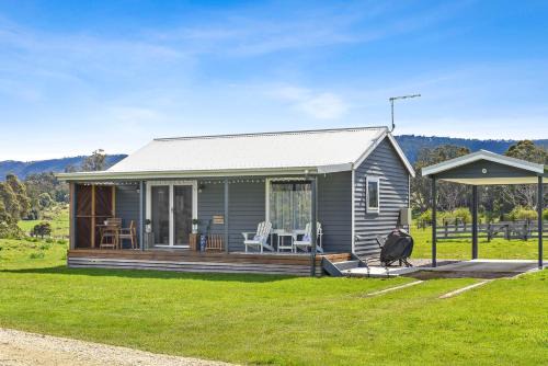 Wakefields - an enchanting mountain view cottage
