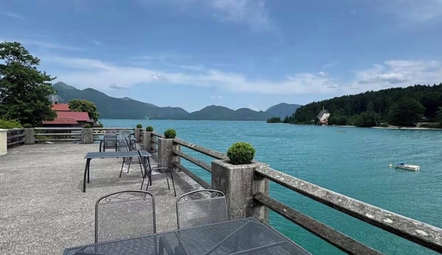 Walchensee vacation apartment with lake view, sauna & swimming pool.