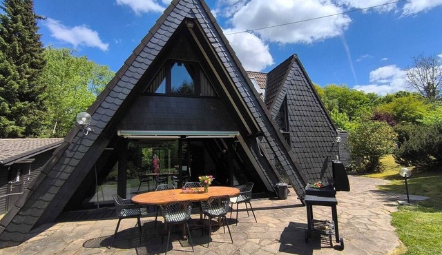Waldnest Eifel - Sauna - Solarium- Pet friendly
