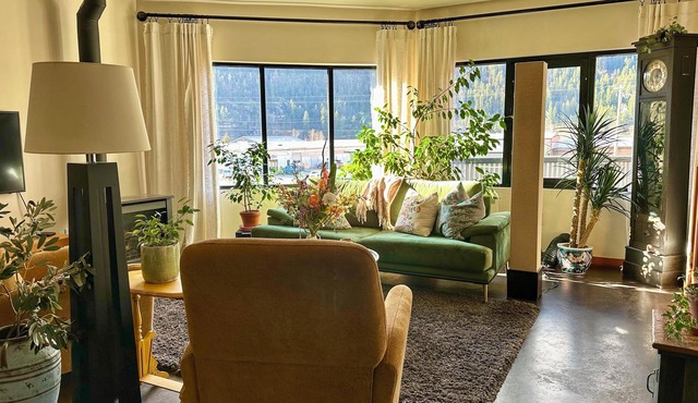 Walk everywhere from Railtown Suite! + spacious, beautiful, & comfortable.