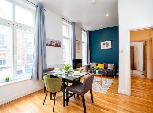 Walk Everywhere from this Prime Zone 1 London Apartment, Fast Wi-Fi, Restaurants, Cafés & Transport Nearby