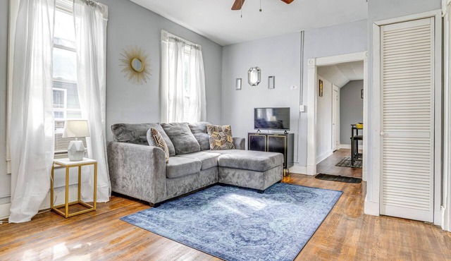 Walk Everywhere! Sleek Fountain Square Stay