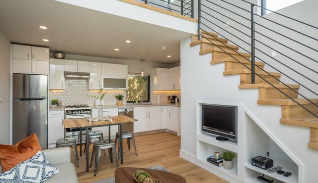 Walk to BART & Caltrain! Modern Luxury Cottage