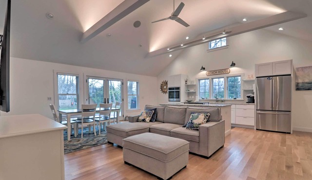 Walk to Beach! Cape Cod Cottage w/Fire Pit