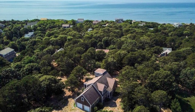 Walk to Beach, Central AC!