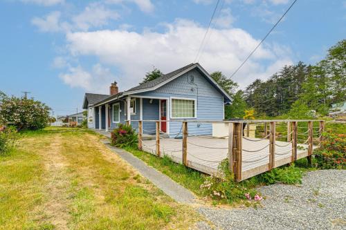 Walk to Beach: Cozy Home w/Deck in Smith River!