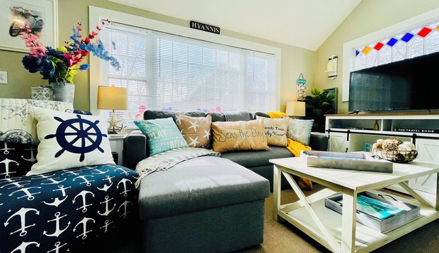 Walk to Beach & Harbor/Fire Pit & Outdoor Shower