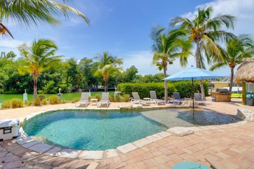 Walk to Beach: Waterfront Home in Marathon!