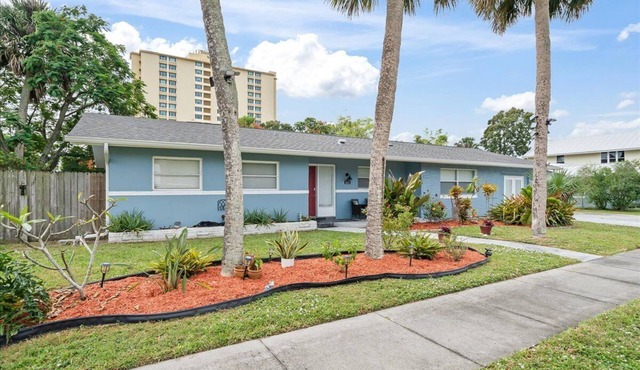 Walk to Downtown, 3 Bedrooms, 2 Bath, Family Friendly House