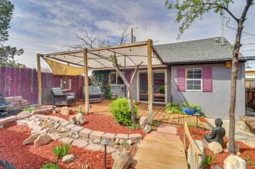 Walk to Downtown! ABQ Couple's Studio w/Deck