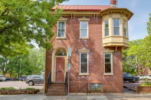 Walk to Downtown! Central 2-Apt Combo in Pottstown