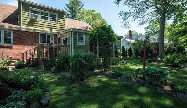 Walk to Downtown Fire Pit Backyard, Free Parking