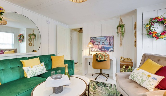 Walk to Eats: New Boho Hammondsport Apt w/Pool!