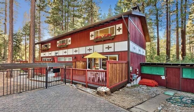 Walk to Heavenly! Cozy Condo with 2 King Bedrooms, Hot Tub & Pool