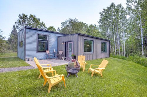 Walk to Lake Superior & Beach: Modern Retreat