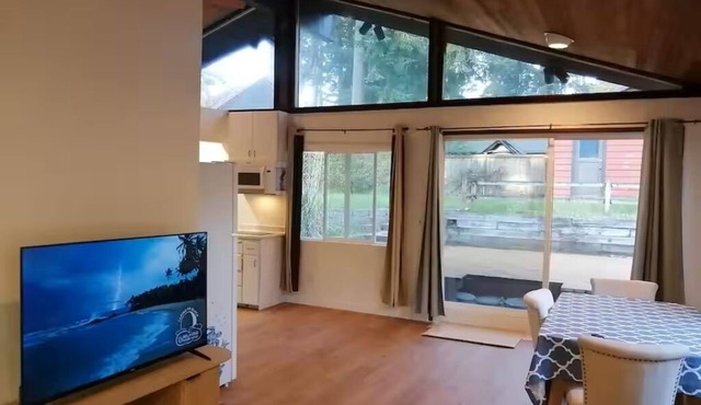 Walk to Light Rail - Spacious Suite w/Private Entry & AC