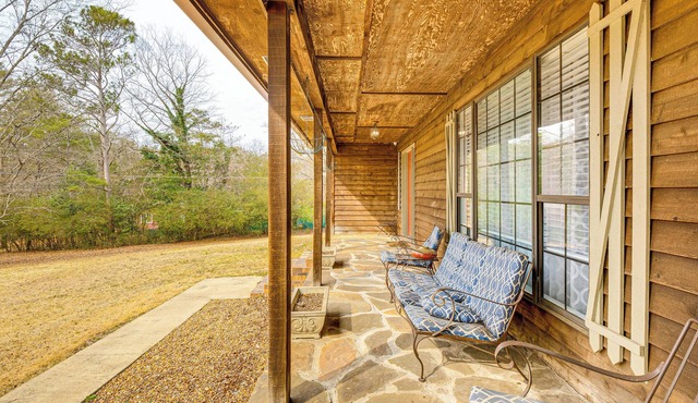 Walk to Noccalula Falls: Peaceful Home w/Deck