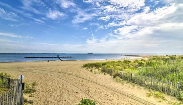 Walk to Public Beach Access: Norfolk Family Home