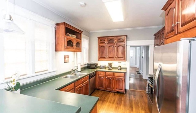 Walk to Restaurants - Trendy Lakeview Craftsman