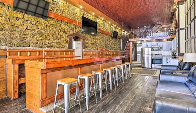 Walk to River: Unique Studio in Renovated Bar!