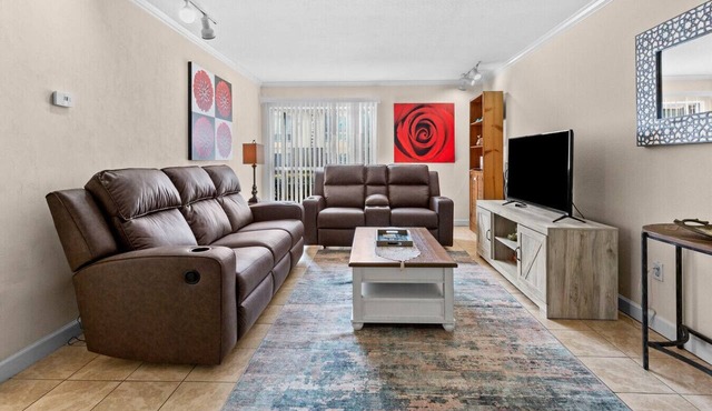 Walk to Shands/UF - Budget 2 Bedroom Condo, Pool!