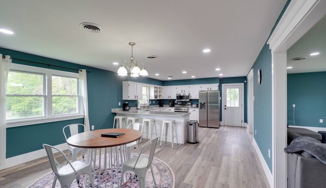 Walk to Stores: Home in Historic Shepherdstown!