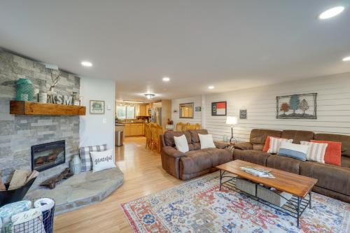 Walk to Sugar Mountain Resort: Ski, Golf & Hike!