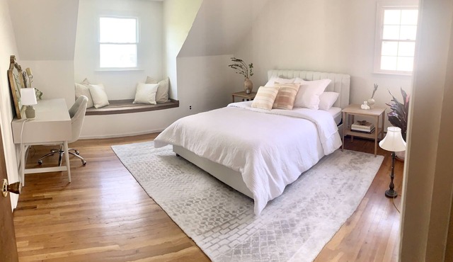 Walk to the beach from this 4-bedroom cottage in the North Fork