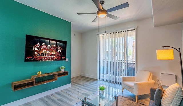 Walk To Westgate, Pool, Gym, WD & Free Parking