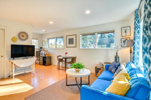 Walk to Willamette River: Studio in West Linn